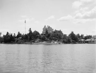 Neh Mahbin, Mille-Îles, N.Y., c.1900-20